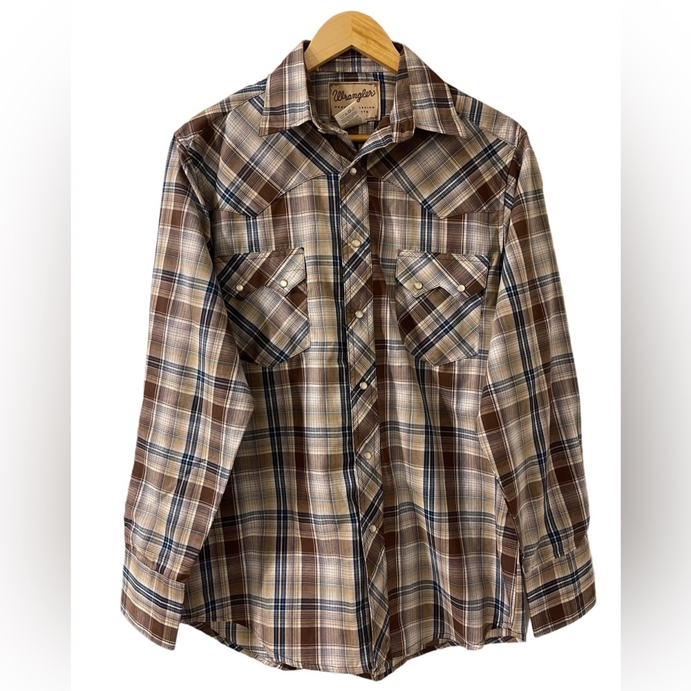 Wrangler pearl snap long sleeved-Medium